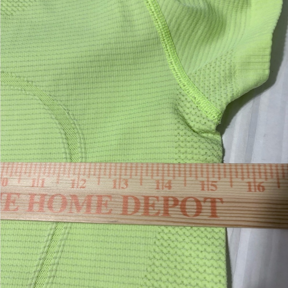 Lululemon Swiftly Tech Gym, Activewear Short Sleeve Crew Lucid Lime. Size 6 - Picture 9 of 11